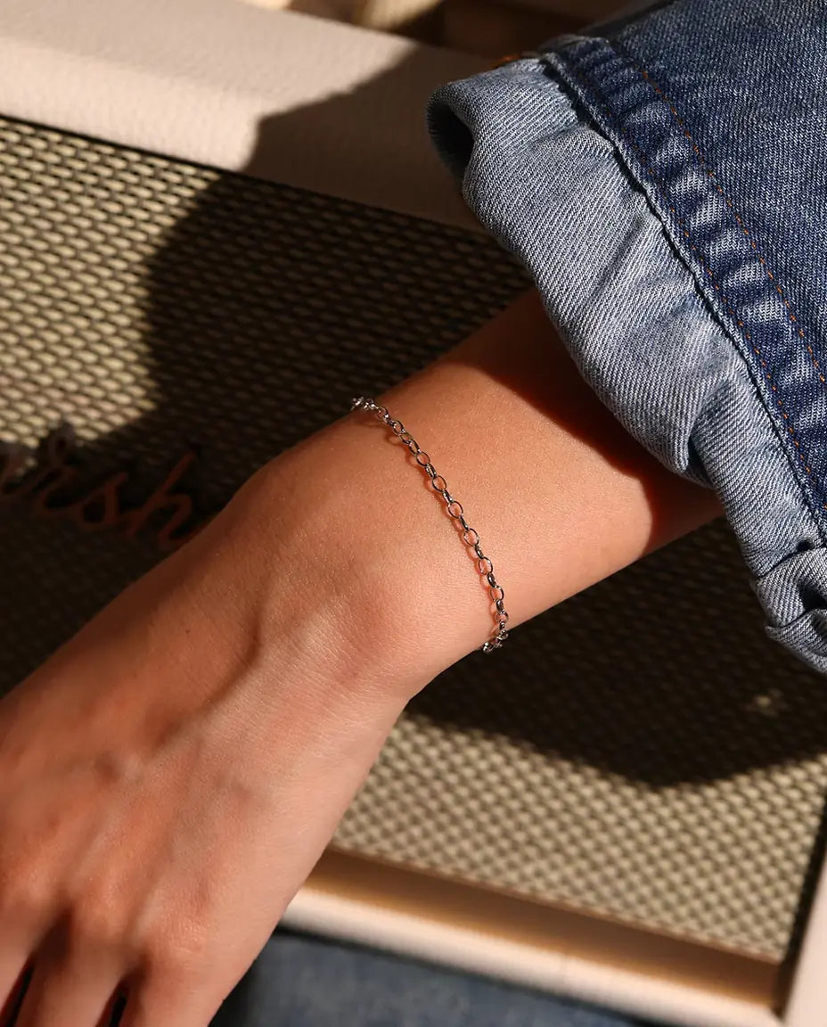 Oval Link Chain Bracelet in 925 Sterling Silver - worn on the wrist